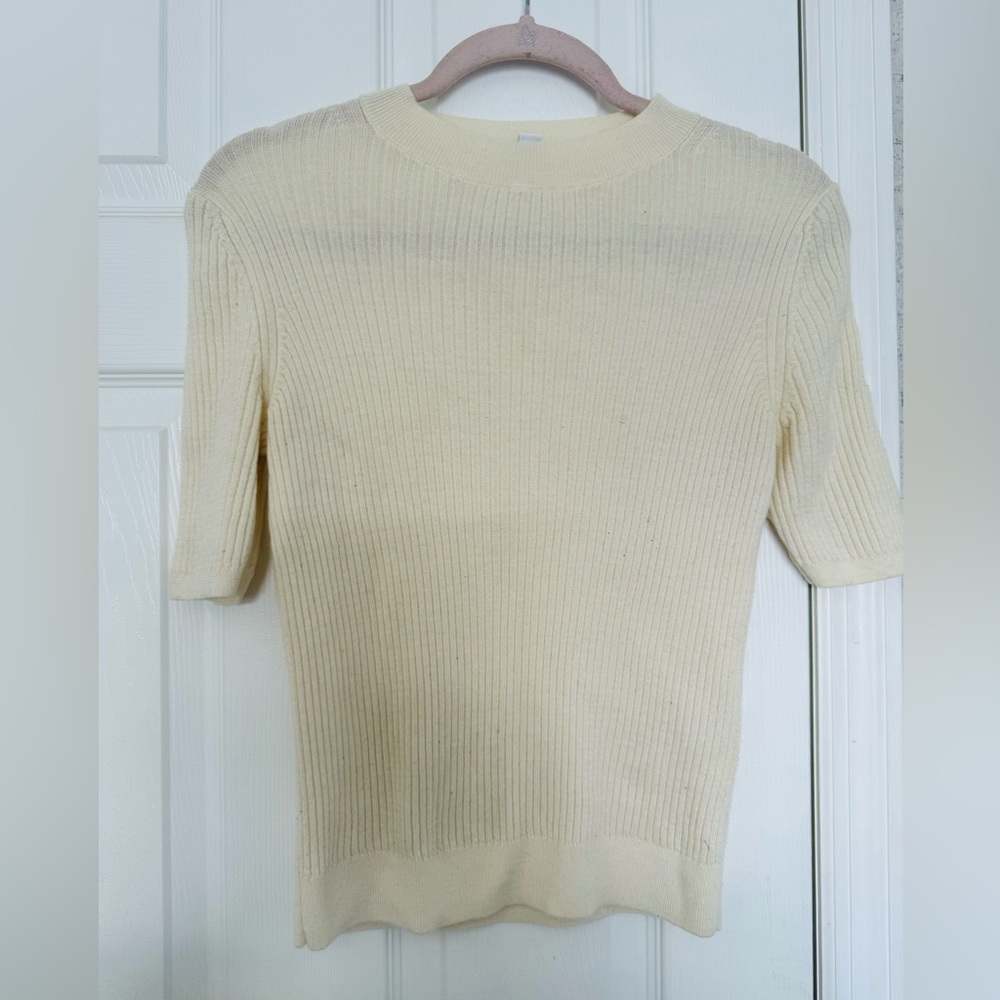 Uniqlo women’s large cream ivory 100% wool sweater short sleeve